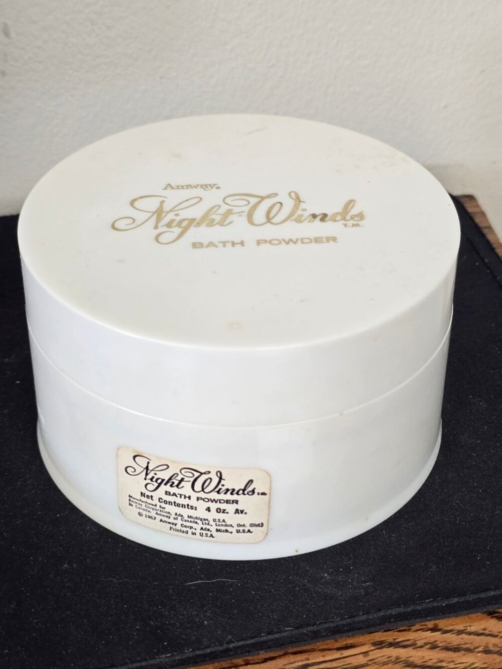 Amway Night Winds Bath Powder 4 Oz Vintage 1967 White SEALED